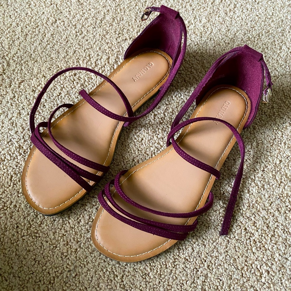 NEW NWOT Old Navy Women’s Sandals Maroon Red with Adjustable Straps Size 8